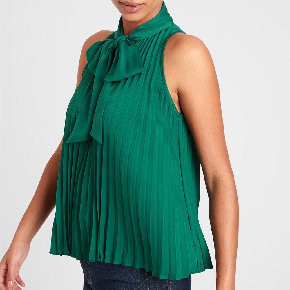 Banana Republic Pleated tie neck sleeveless blouse in green NWT